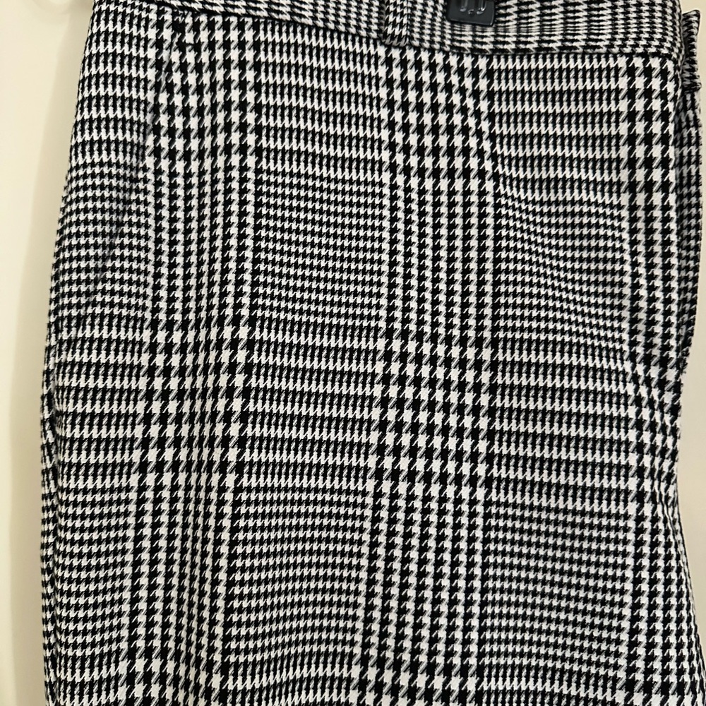 Banana Republic Black & White Houndstooth Cropped Pants
